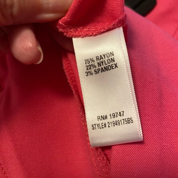 Counterparts Women’s Plus Pink Stretch Capris with Split Hem Accents - 22W - Picture 6 of 7